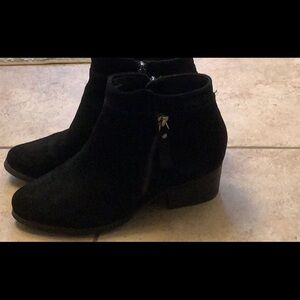 Blondo waterproof suede Black Ankle Booties, size 8.5